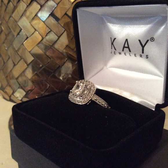 LAST ONE ❤️ Kay Jewelers White Sapphire Ring - Picture 4 of 7